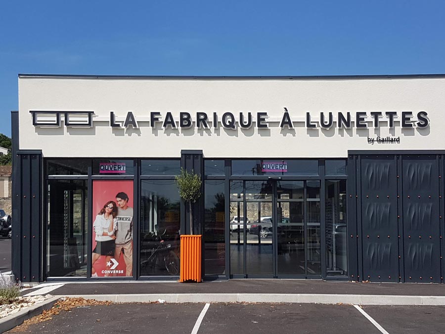 Insignia-Enseigne - La Fabrique à Lunette à Bourg-st-Andéol - Lettres rétro-éclairées - Devanture