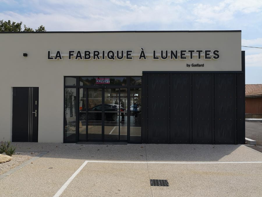 Insignia-Enseigne - La Fabrique à Lunette à Bourg-st-Andéol - Lettres rétro-éclairées - Façade Arrière