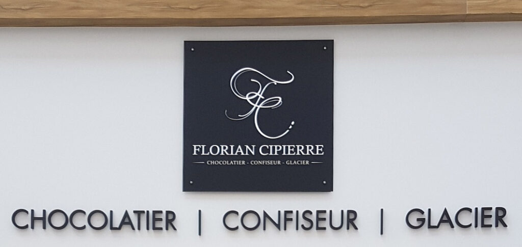 Insignia-Enseigne-chocolatier-cipierre-florian-logo-facade