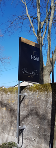 Insignia-Enseigne-panneau-hotel-Manoire-Le-Roure